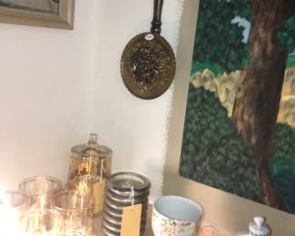 Items Located In The 4912 A Unit Living Room