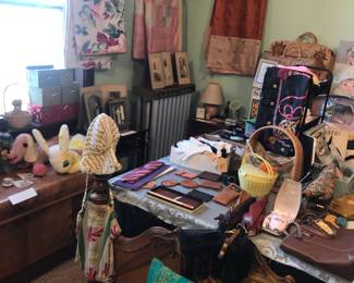 Items Located In The 4912 A 2nd Bedroom