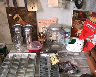 Items Located In The 4912 A Unit Kitchen