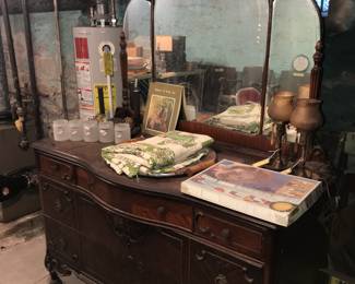 4912 A Items Located In The Basement