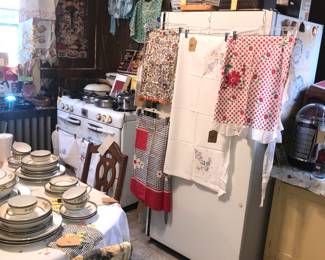 Items Located In The 4912 A Unit Kitchen