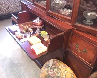 Items Located In The 4912 A Dining Room