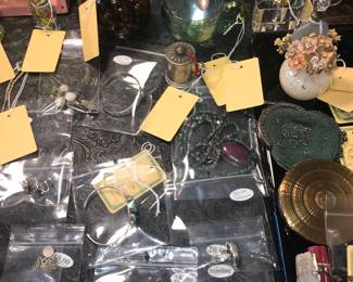 Items Located In The 4912 A 1st Bedroom