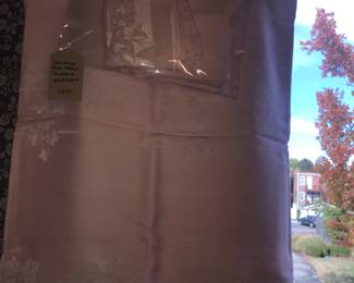 Items Located In The 4912 A Dining Room