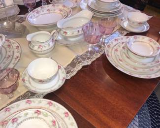 Items Located In The 4912 A Dining Room