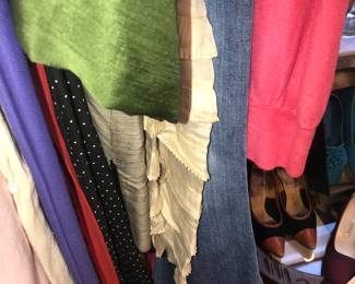 Items Located In The 4912 A 1st Bedroom