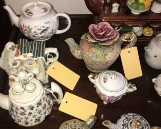 Items Located In The 4912 A Unit Living Room