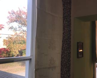 Items Located In The 4912 A Dining Room