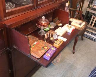 Items Located In The 4912 A Dining Room