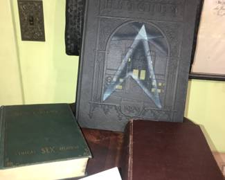 Items Located In The 4912 A 1st Bedroom