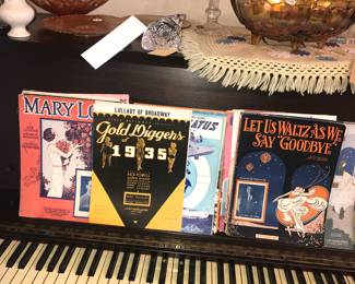 Items Located In The 4912 A Dining Room