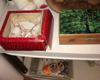 4912 Unit ~ Items Located In The Bedroom