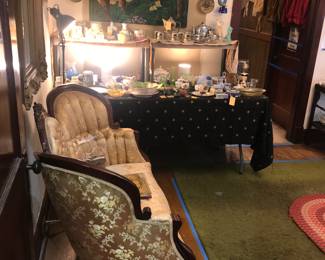 Items Located In The 4912 A Unit Living Room