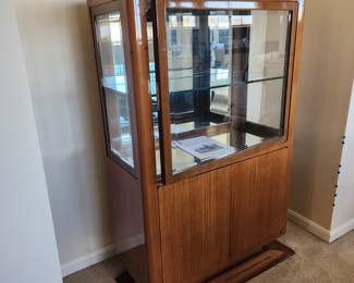 Another view of Vitrine/Display Cabinet