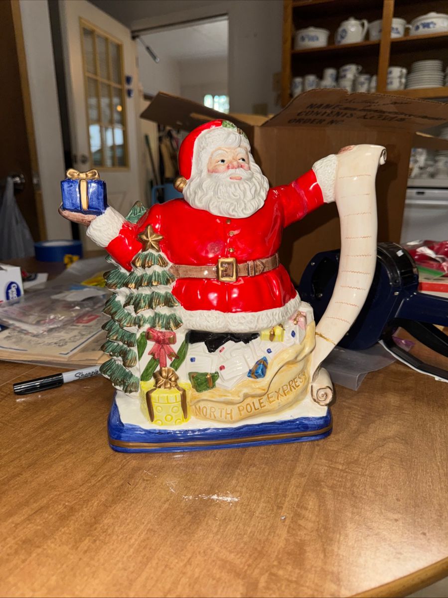 Santa beverage pot