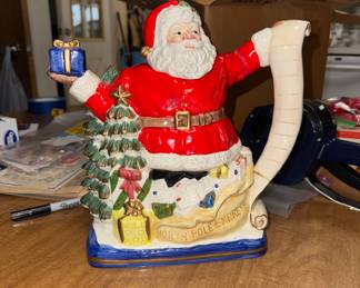 Santa beverage pot