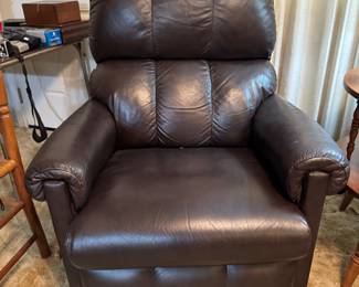 Lazy boy leather recliners (2)