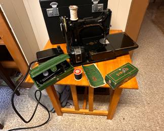 Singer featherweight 221 