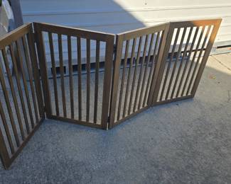 folding gate dogs or kids 