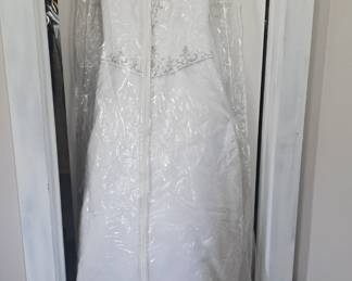womens wedding dress with brides maid dress i have the maker and size but forgot it ill try to update its new it was never worn has a very long train and been kept in plastic 