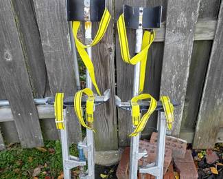 TONS OF TOOLS  AND SUPPLIES!! im not naming them all but handtools, eletric tools, looks like a small home depot lol 