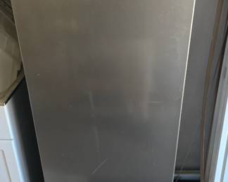 Vissani upright freezer very clean works great 