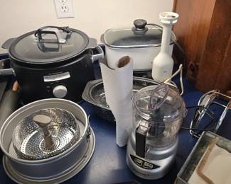 Miscellaneous cookware.