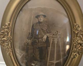 WW1 US Army bubble glass Pic frame Awesome find, Holding Rifle 