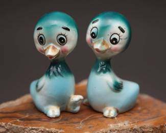 Vintage Bird Shaker set