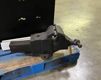 Antique Prentiss 9" JAW vise. A MONSTER!!