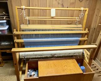 46” Nilus Leclerc Counterbalance Loom 
with custom crafted bench
4 shafts, 6 treadles - excellent condition includes spare heddles, 6 rug shuttles, crank, and replacement  ratchet and pawl