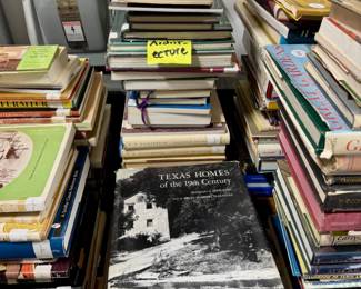 ARCHITECTURE ANTIQUE AND VINTAGE BOOKS. TEXAS HOMES.