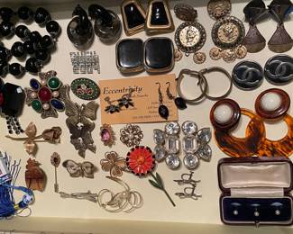 Costume jewelry 