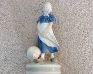Lladro Porcelain Figurine "Girl with Goose"