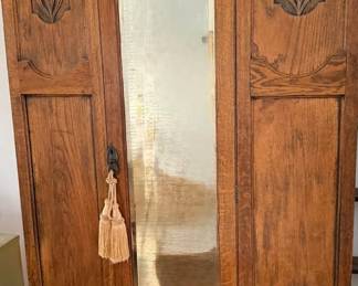 Wardrobe with shelving