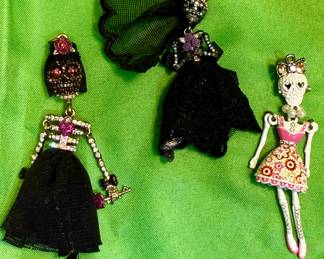 Betsey Johnson Creepshow Skeleton Bride Mourning Skull Earrings