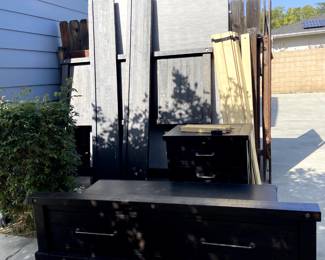 dark brown wood Queen bed set