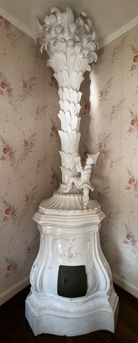 Mid Century Italian
Glazed Terracotta Palm Tree and
Chinoiserie Stove