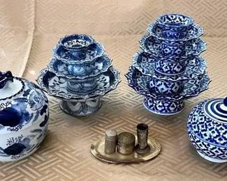EAT099- Beautiful Blue & White Decorative Dishware 