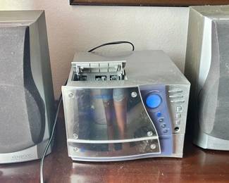 EAT314 - Kenwood DVD/Casset Player And Speakers