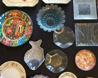 EAT085 - Assortment of Decorative Plates and Platters (15)