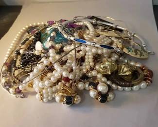 EAT270- Costume Jewelry Mystery Lot #3