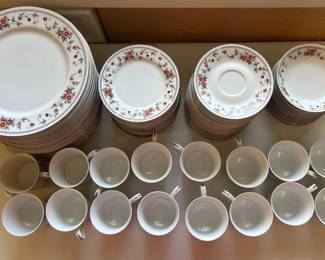 EAT014 - Tea Cups, Saucer, And Plates