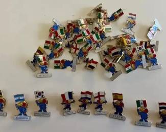 EAT230 - Multi lot of 1982 FIFA World cup Naranjito Pins 