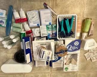 EAT170 - Large Lot of Assorted Bathroom Goods