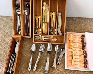 EAT084- Dinner Ware/ Silverware Sets! Gold Plated Collector Spoons