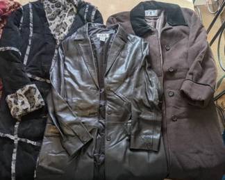 EAT325- lot Of 3 Women's Overcoats 