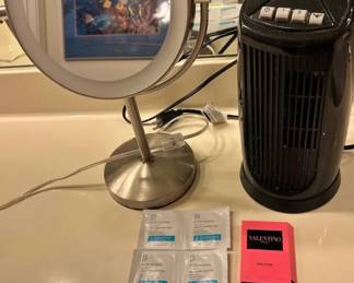 EAT206 - Lighted Make-Up Magnifying Mirror, Desk Fan & Sample Cosmetics