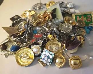 EAT273- Costume Jewelry Mystery Lot #5