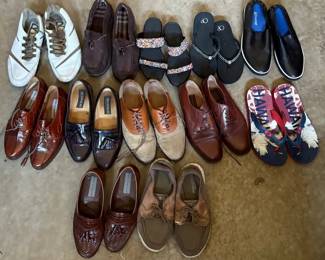 EAT293 Assortment Of Women’s Shoes And Slippers 7 1/2 Size